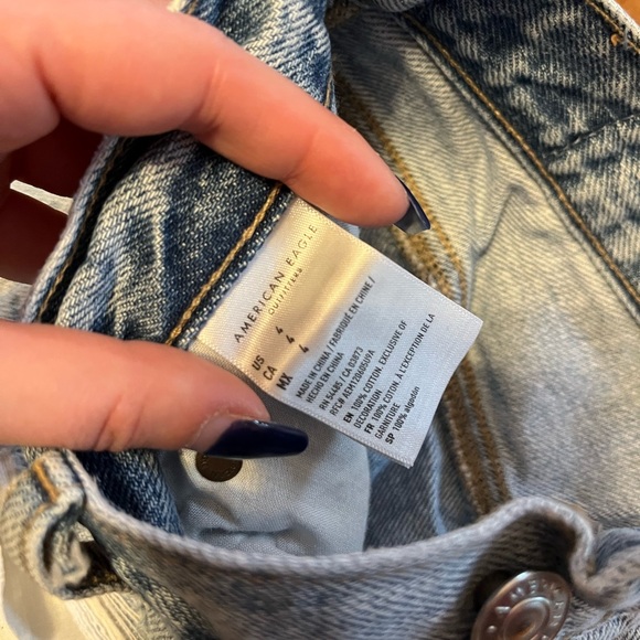 AMERICAN EAGLE LIGHTWASH BLUE JEAN SHORTS - Picture 3 of 4